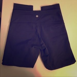 NWOT Lululemon (4) Low rise Wunder under crop SOLD
